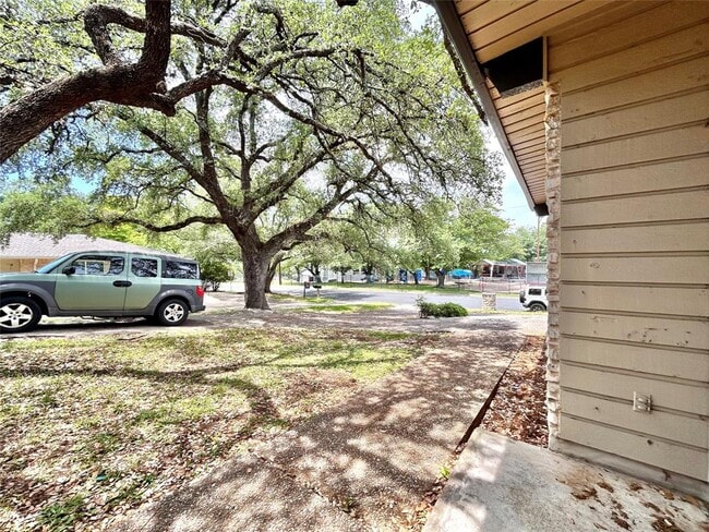 Building Photo - 8711 Westover Club Dr