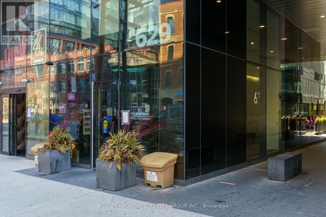 Building Photo - 625-629-629 King St W