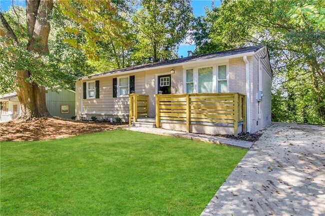 Foto del edificio - 905 Fairburn Rd NW
