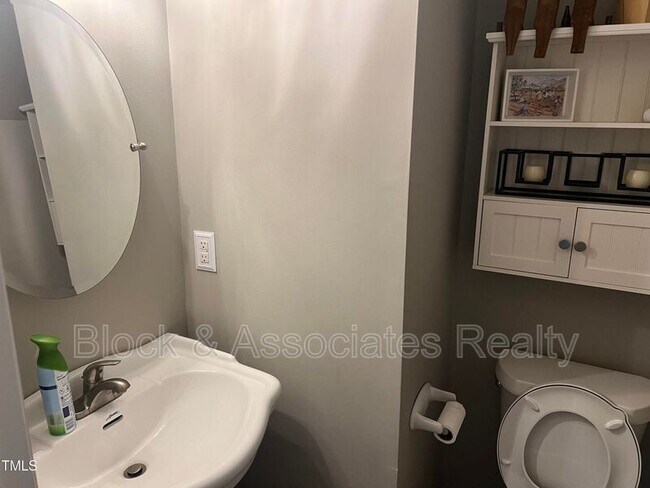 Photo - 108 Mint Ct House