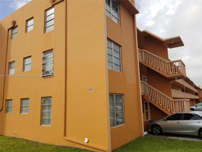 Foto del edificio - 1591 NE Miami Gardens Dr