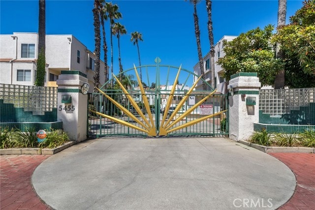 Building Photo - 5455 Sylmar Ave
