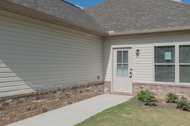 Building Photo - 112 Brookside Way