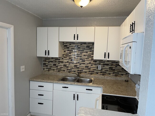 Building Photo - 3 br, 1 bath House - 918 NW 24th Ave