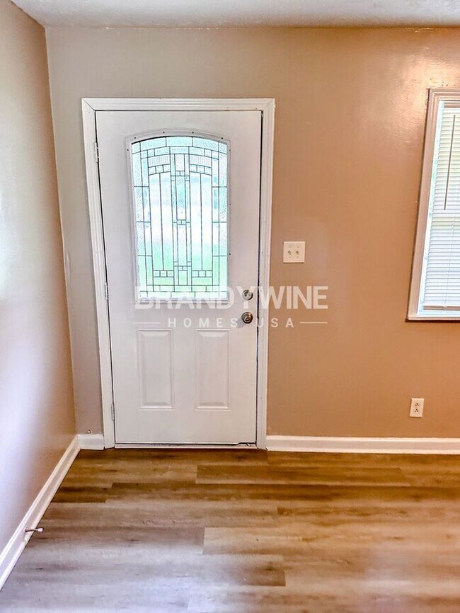 Foto del edificio - MOVE IN SPECIAL - MOVE IN BY AUG 14TH AND ...