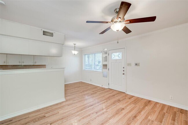 Foto del edificio - 1511 Shoal Creek Blvd