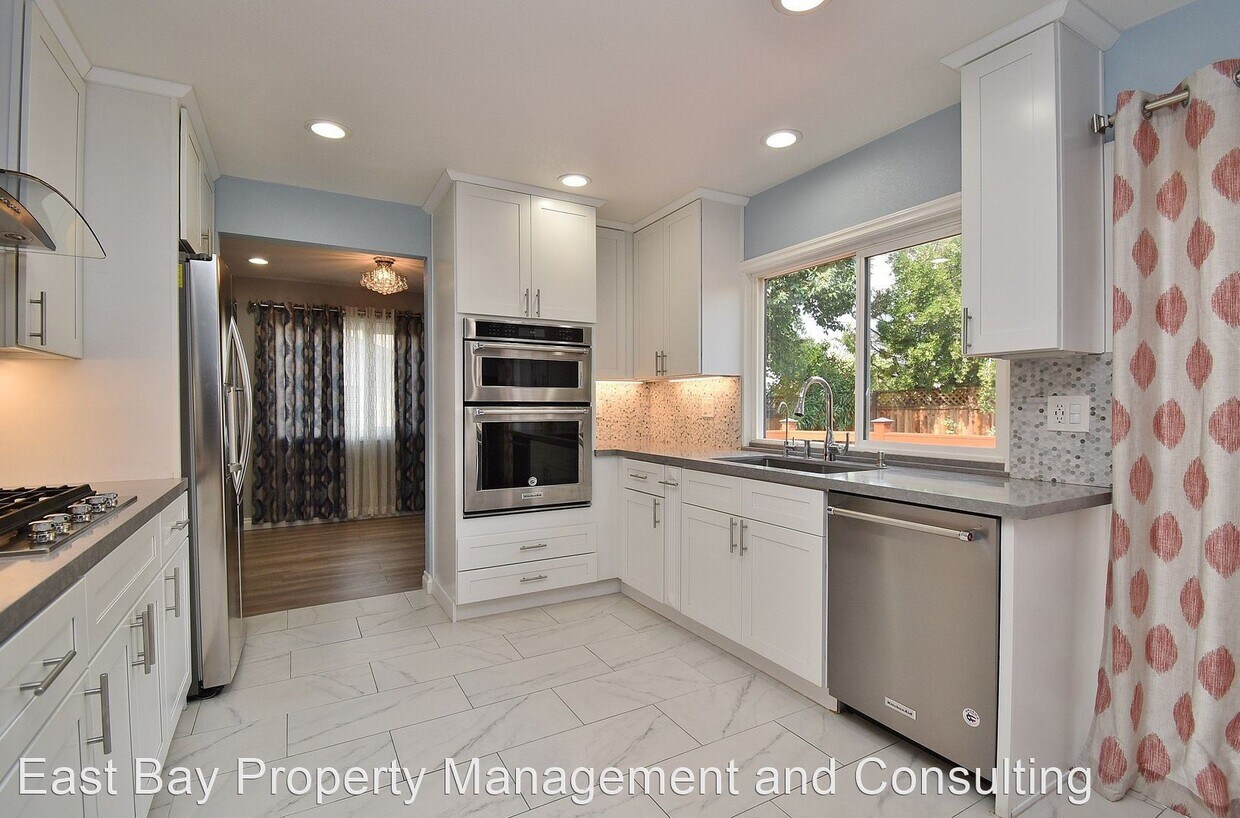 Primary Photo - 4 br, 2.5 bath House - 260 Tuolumne Dr.