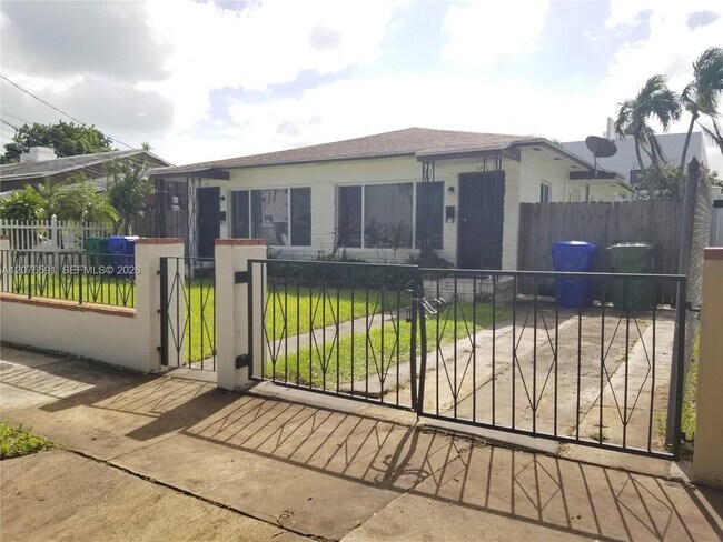 Foto del edificio - 1240 SW 22nd Terrace