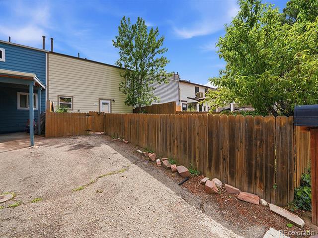 Foto del edificio - 1622 Longbow Ct
