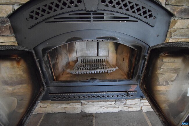 Foto del edificio - 7136 Venable Rd