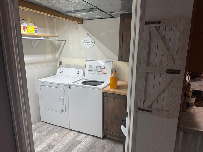 Foto del edificio - 6373 Ponderosa Way