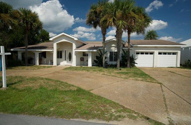 Building Photo - Open Sands 5 BR's-5 Baths