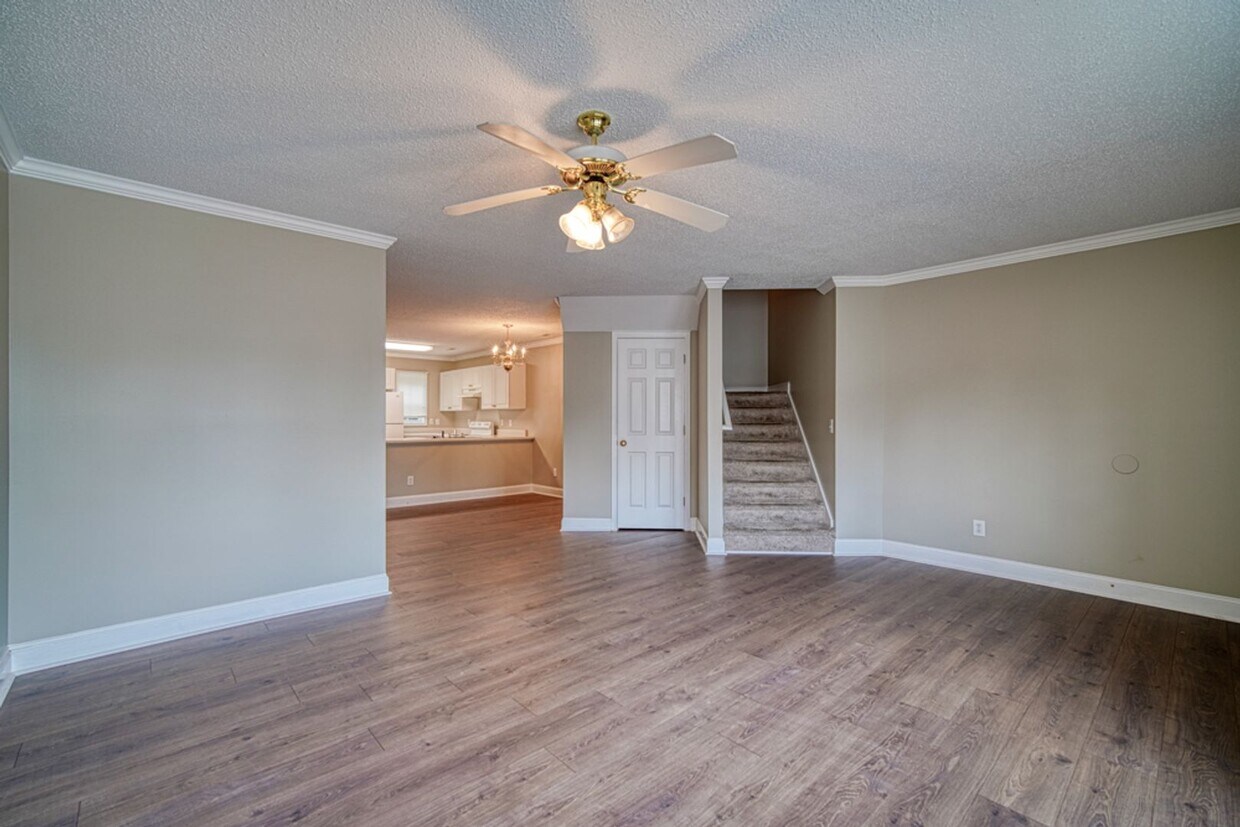 Foto principal - Charming 2 BR, 2.5 BA, 2-Story Townhome for Rent in Greer, NO APPLICATION FEE if APPROVED