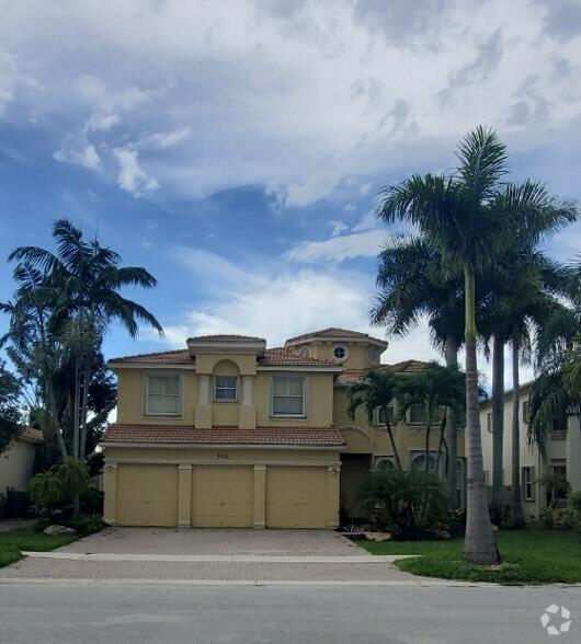 Building Photo - 9261 Delemar Ct