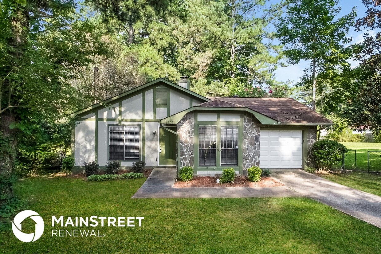 Primary Photo - 8495 N Pond Dr