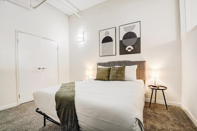 Building Photo - 125 W Market St