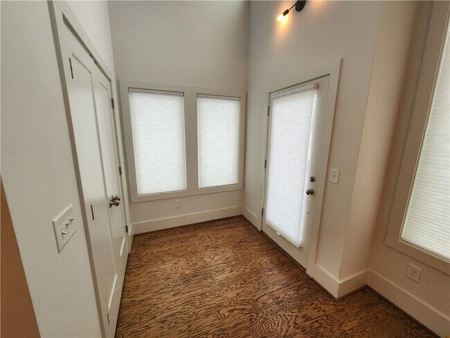 Foto del edificio - 221 Bass St SE