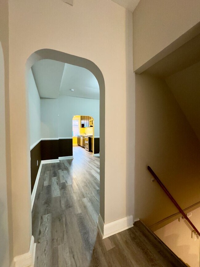 Foto del edificio - Spacious 3-Bedroom Townhome with Modern Am...