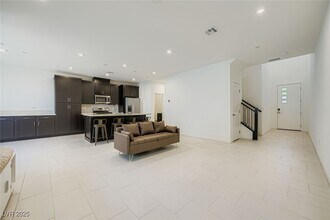 Building Photo - 4390 W Landberg Ave