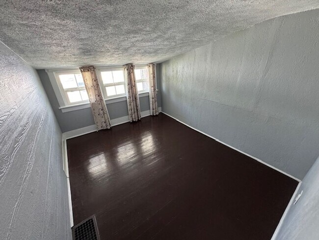 Foto del edificio - 3 Bedroom, 1 Bathroom Home - Located near ...