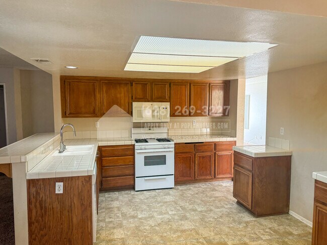 Building Photo - 25959 Joanne Dr
