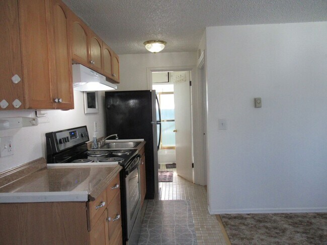 Building Photo - APPLICATION PENDING-Light & bright one bed...