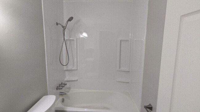 Building Photo - Charming 2-Bedroom Home in Louiseville, Ohio!