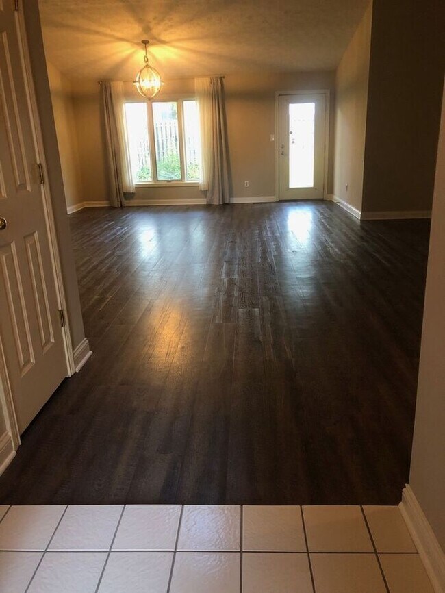 Foto del edificio - Spacious 3 Bedroom Ranch in Great Carmel Location!