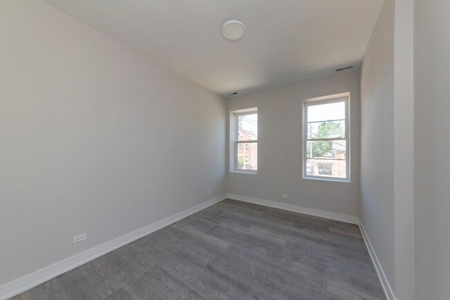 Foto del edificio - 3132 S Lituanica Ave