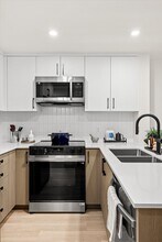 Building Photo - Kovo