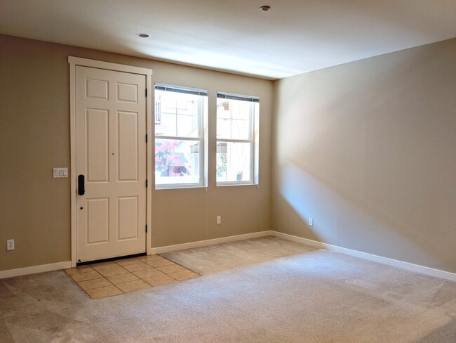 Building Photo - 168 Gillette Pl