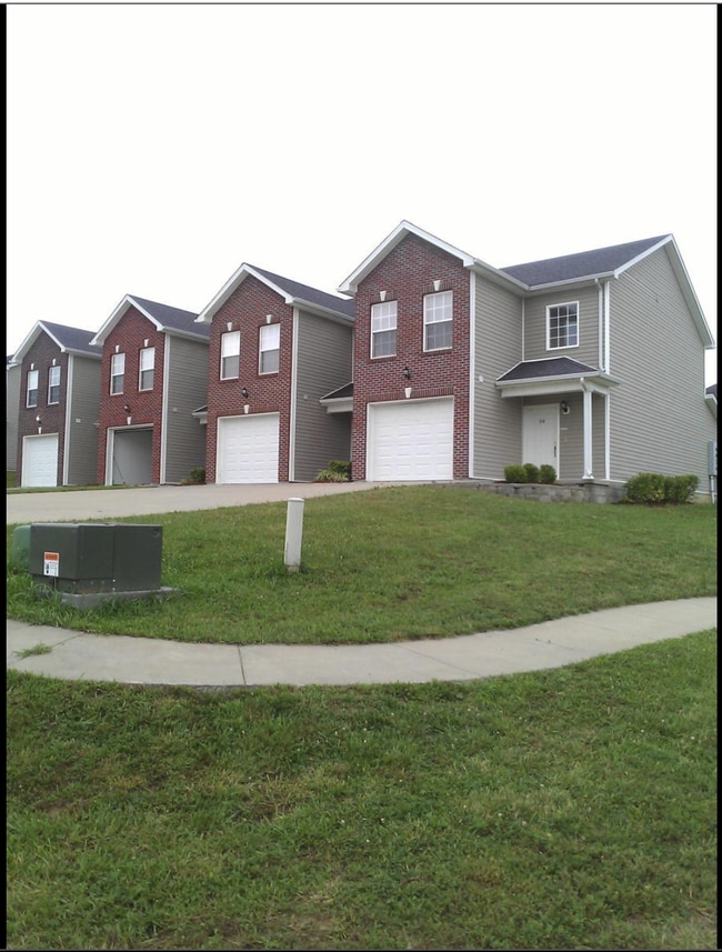 145 Darby Woods Ct, Radcliff, KY 40160 Townhome Rentals in Radcliff
