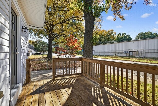 Foto del edificio - 830 Westwood Ave