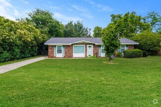 Building Photo - 3350 Fashion Dr
