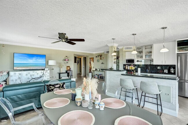 Building Photo - 1301 River Reach Dr