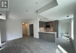 Building Photo - 38 Simcoe Promenade