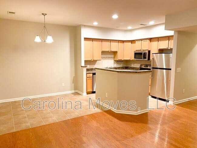 Building Photo - 466 Woodbark Ct