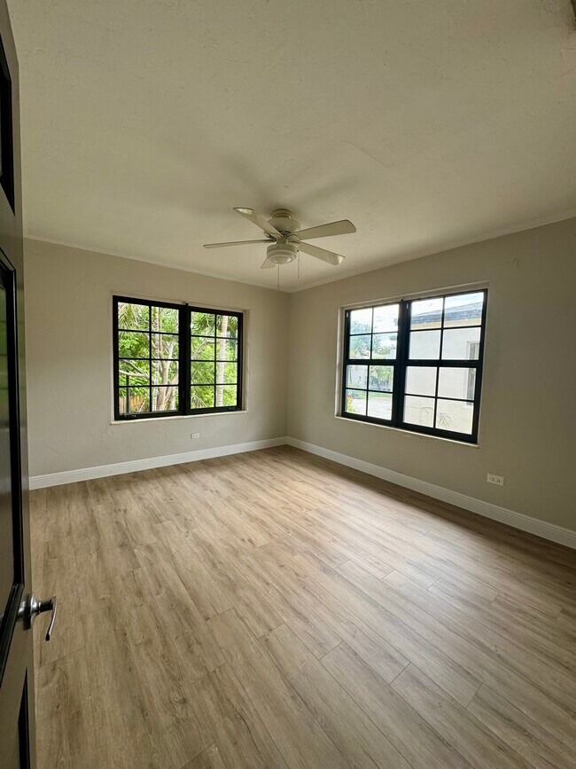 Main bedroom - 80 NE 43rd St
