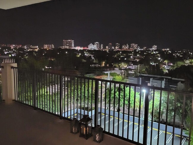 Foto del edificio - 3410 Coral Way