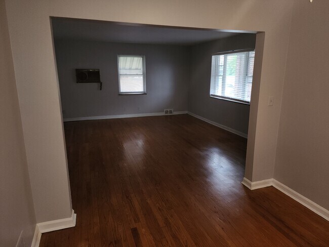Foto del edificio - 5248 Newfield Ave