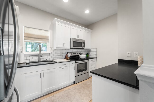 Building Photo - 3207 Marcellus Cir