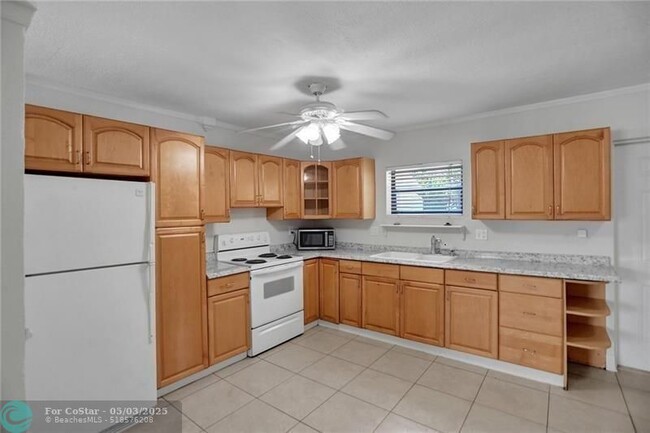 Foto del edificio - 450 NE 58th Ct
