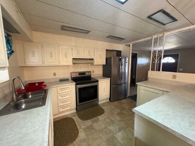 Foto del edificio - 3 Bed / 2.5 Bath Home on Canal – Tavares 55+