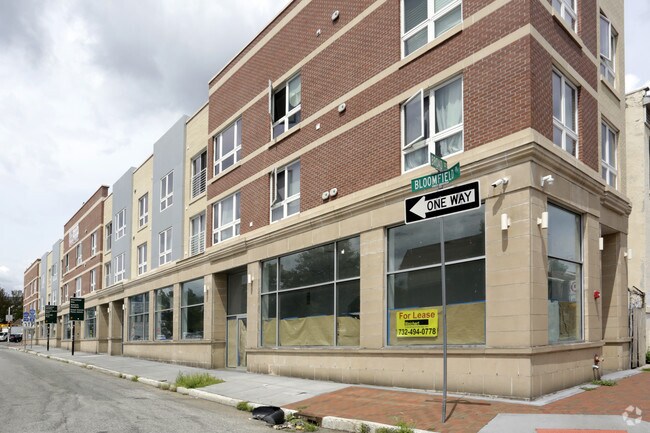 Foto del edificio - Bloomfield Plaza