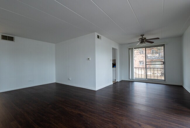 Foto del edificio - 10241 Central Ave