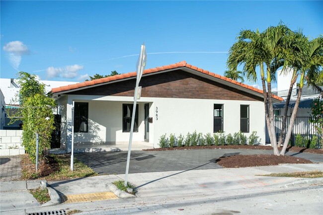 Foto del edificio - 3983 SW 2nd St