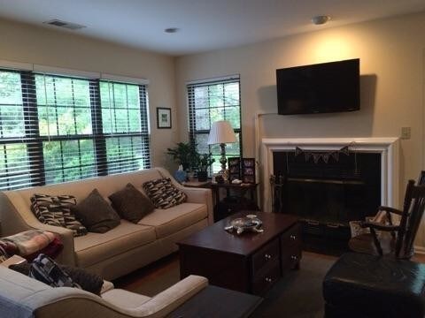 Foto del edificio - 111 Longfield Ct