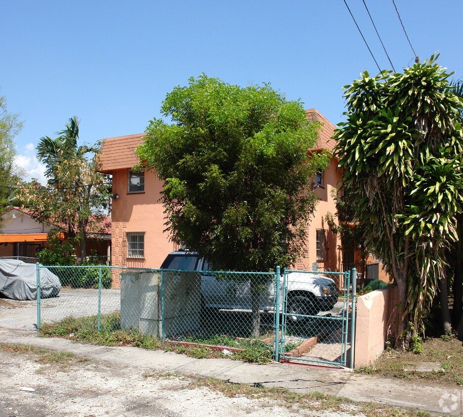 Foto del edificio - 1885 NW 18th Ter
