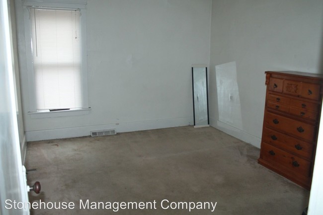 Building Photo - 349-353 W 9th St