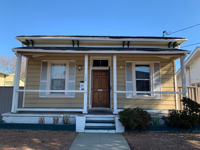 Main Entryway - 656 S 7th St